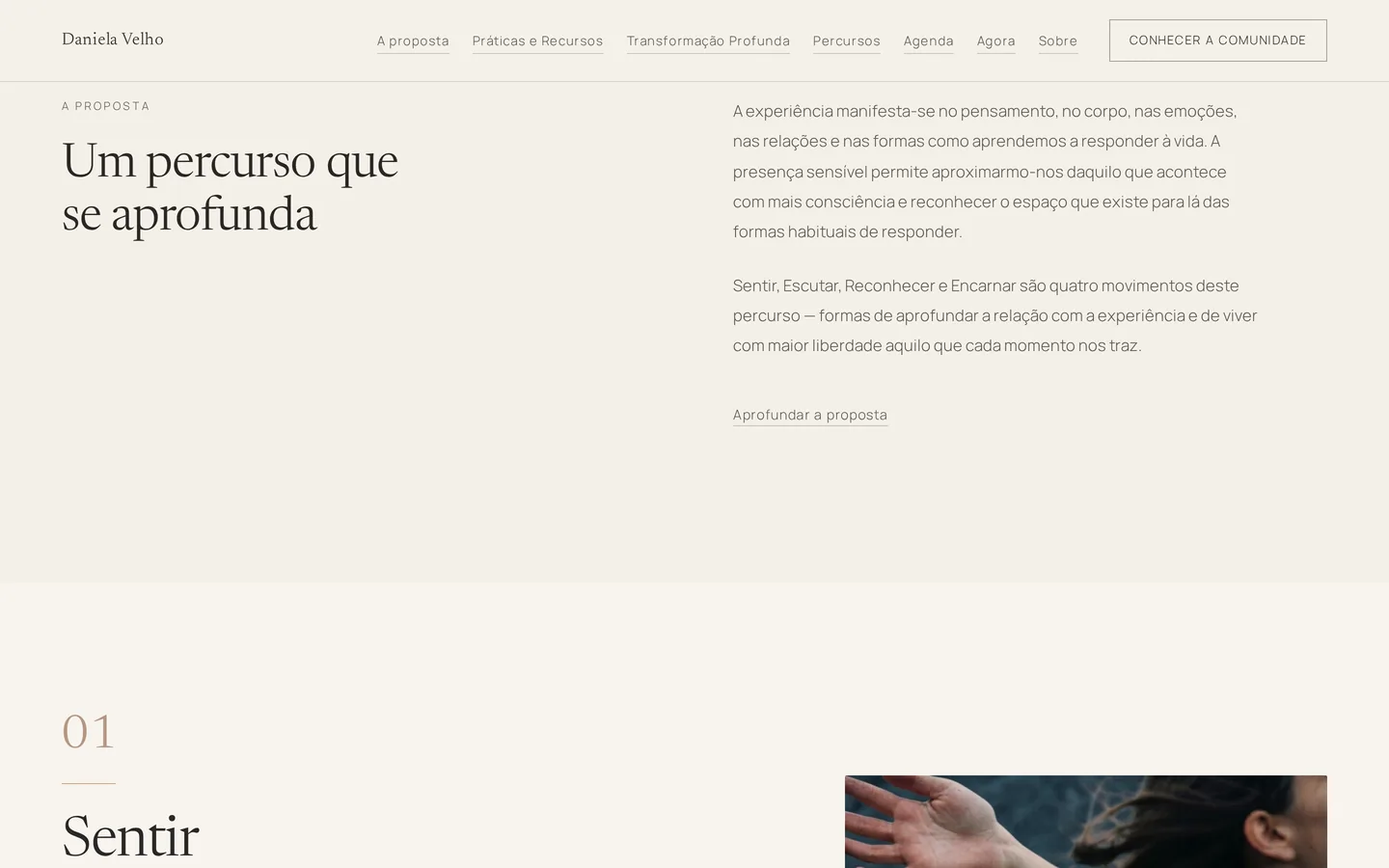 Secção «Um percurso que se aprofunda» da demonstração Daniela Velho, com os movimentos Sentir, Escutar, Reconhecer e Encarnar.